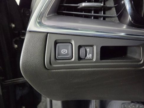 Used 2018 Cadillac XT5 Luxury w/ Driver Awareness Package image 21