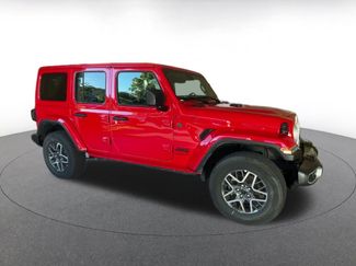 Used 2025 Jeep Wrangler Sahara video 2