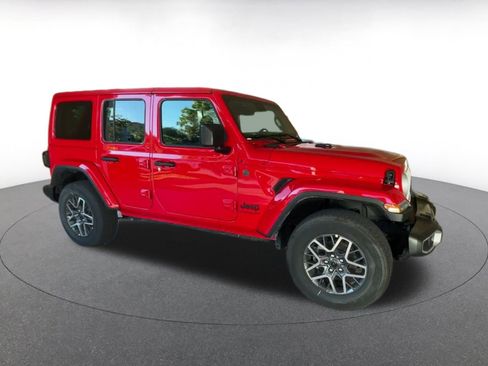 Used 2025 Jeep Wrangler Sahara image 2