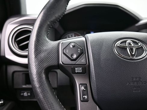 Used 2018 Toyota Tacoma TRD Sport image 48