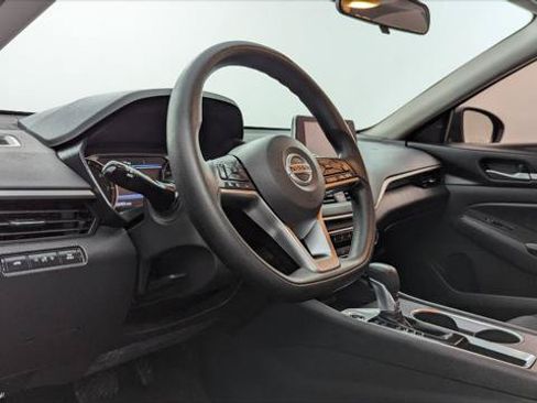 Used 2022 Nissan Altima 2.5 SV FWD image 22