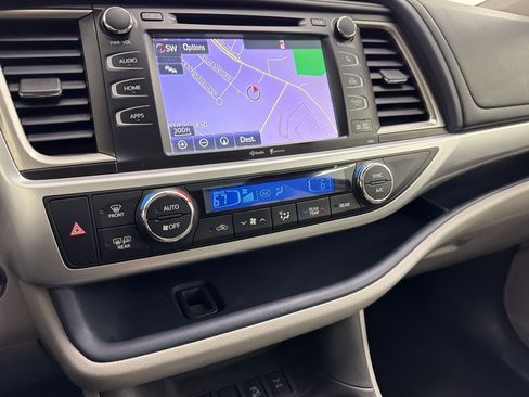Used 2015 Toyota Highlander XLE AWD/4WD image 31