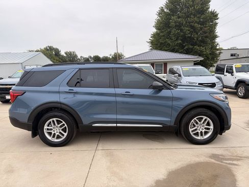Used 2025 Ford Explorer Active AWD/4WD image 4