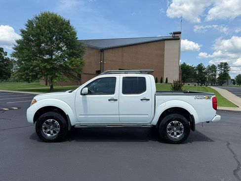 Used 2020 Nissan Frontier PRO-4X AWD/4WD image 2