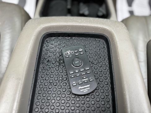 Used 2005 Chevrolet Avalanche 2500 w/ Preferred Equipment Group image 36