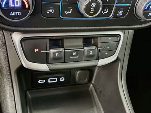Used 2024 GMC Terrain SLT AWD/4WD image 25