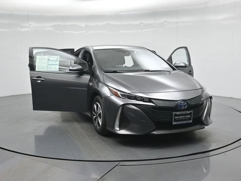 Used 2018 Toyota Prius Prime Plus image 27
