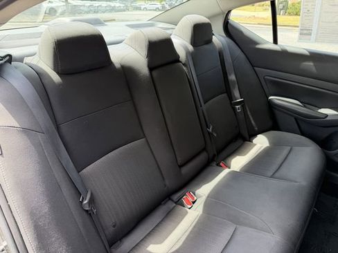 Used 2024 Nissan Altima 2.5 SV FWD image 29