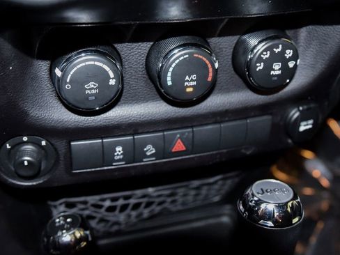 Used 2018 Jeep Wrangler Unlimited Sport S AWD/4WD image 22