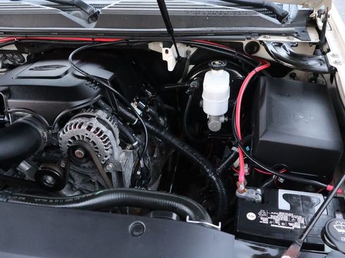 Used 2011 GMC Yukon SLT w/ SLT-2 Equipment Package image 42