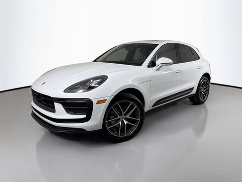 Certified 2026 Porsche Macan AWD/4WD image 1