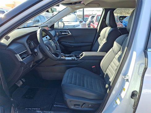 New 2026 Mitsubishi Outlander AWD image 6
