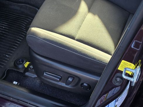 Used 2018 Toyota RAV4 XLE image 18