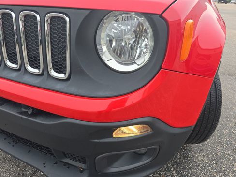 Used 2015 Jeep Renegade Latitude w/ Cold Weather Group II FWD image 33