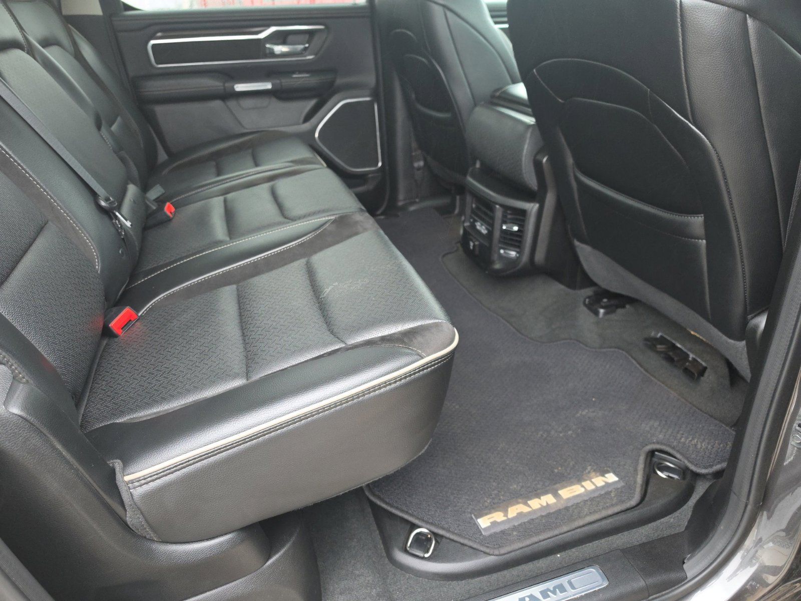 Used 2022 RAM 1500 Laramie AWD/4WD image 21