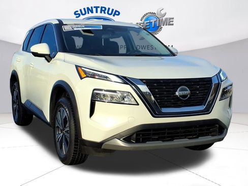 Used 2021 Nissan Rogue SV image 2
