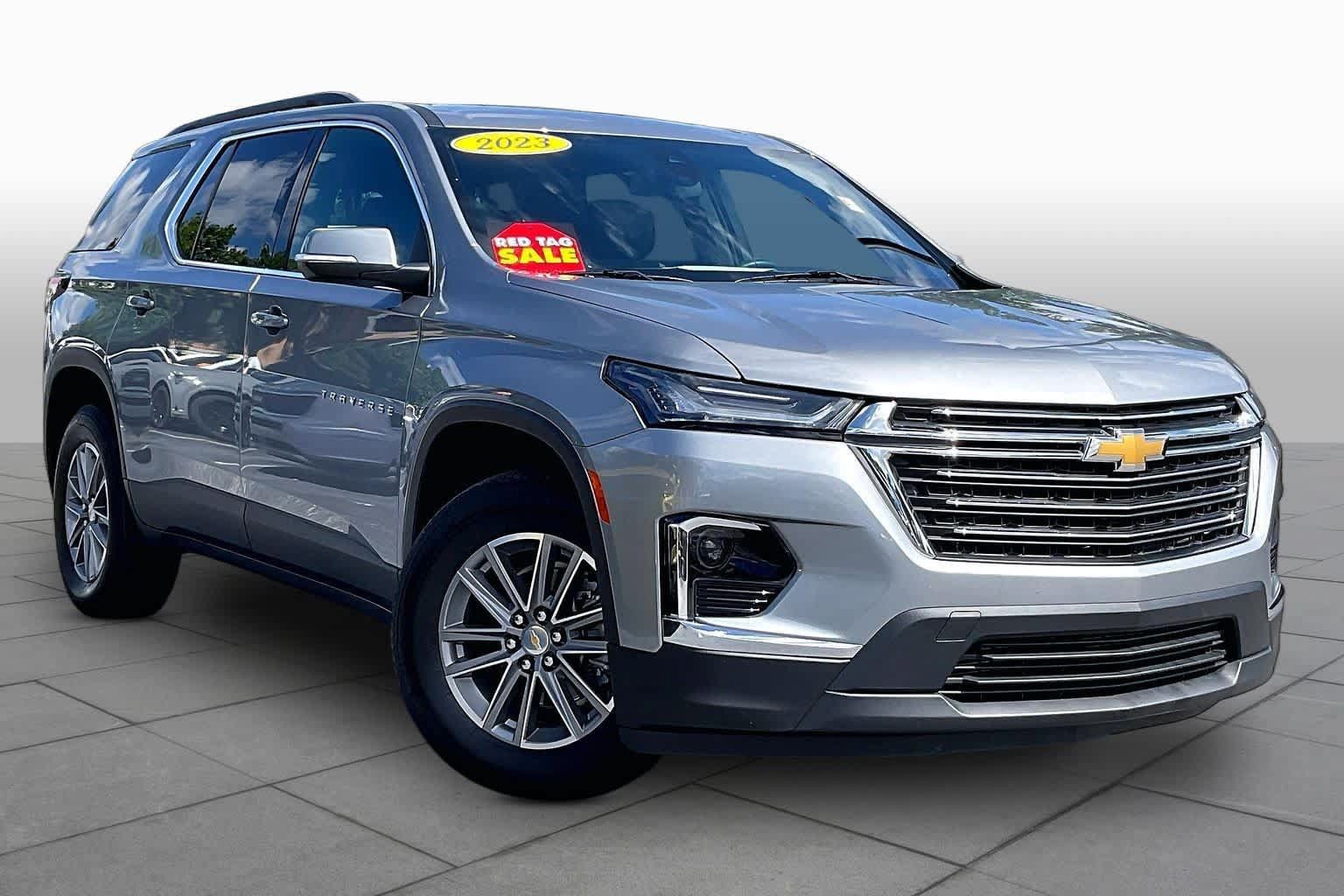 Used 2023 Chevrolet Traverse LT FWD image 3
