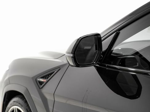 Used 2025 Lamborghini Urus SE image 41