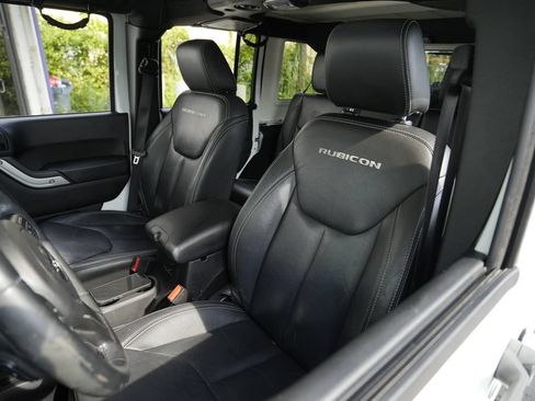 Used 2015 Jeep Wrangler Unlimited Rubicon w/ Connectivity Group AWD/4WD image 20
