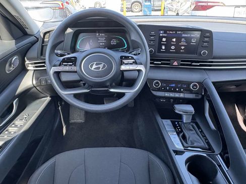 Used 2025 Hyundai Elantra Hybrid FWD image 21