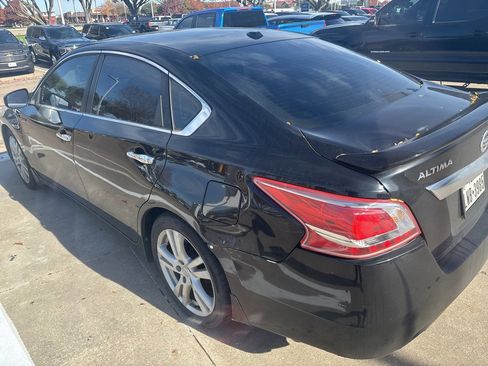 Used 2013 Nissan Altima 3.5 SL w/ Technology Pkg image 4