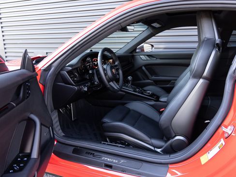 Certified 2024 Porsche 911 Carrera T RWD image 24