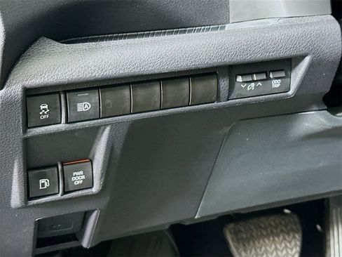 Certified 2025 Toyota Sienna XSE image 10