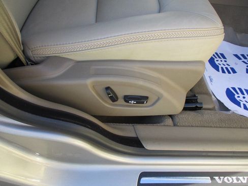 Used 2013 Volvo XC70 3.2 image 28