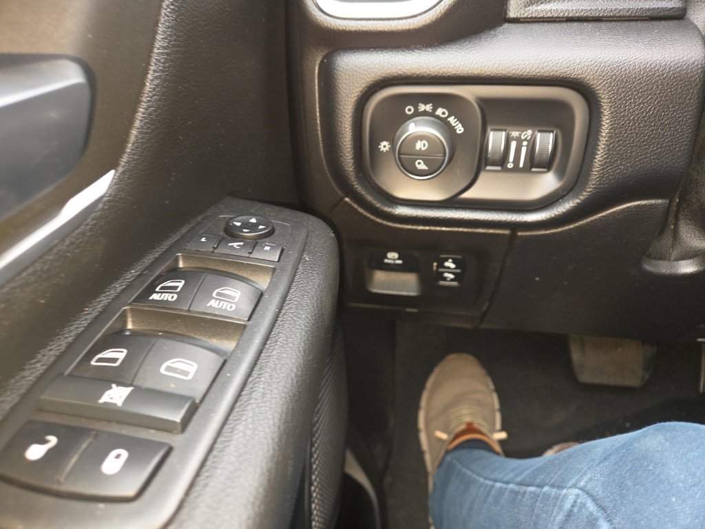 Used 2019 RAM 1500 Big Horn AWD/4WD image 14
