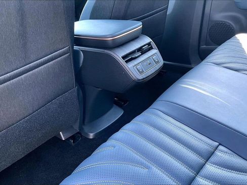 Used 2023 Nissan Ariya image 10