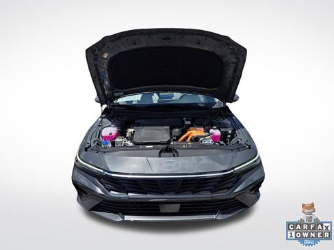 Used 2025 Hyundai Elantra Limited FWD image 18