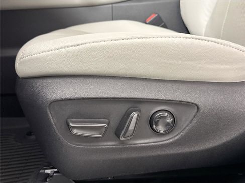 Certified 2025 Toyota Grand Highlander FWD image 31