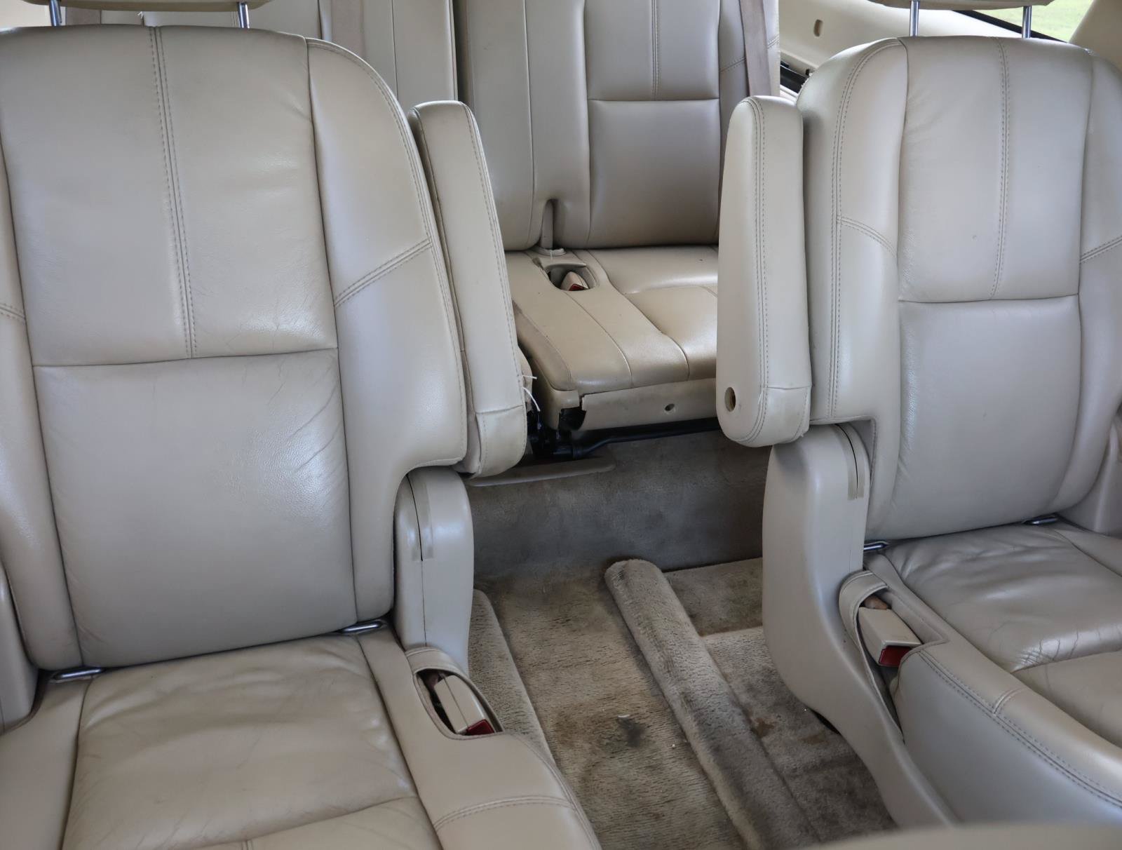 Used 2007 Chevrolet Suburban LTZ w/ LTZ Preferred Equipment Group RWD image 17