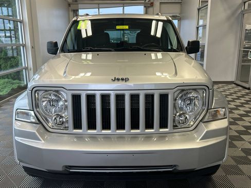 Used 2011 Jeep Liberty Sport w/ Popular Equipment Group AWD/4WD image 2