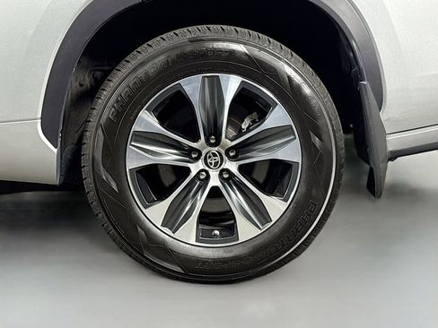 Used 2021 Toyota Highlander XLE image 35