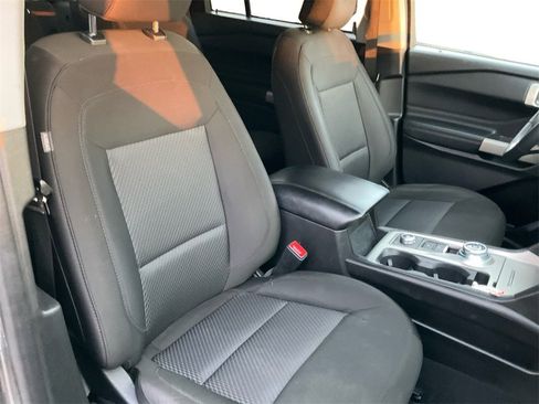 Used 2023 Ford Explorer XLT image 28