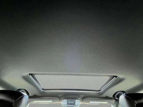 Used 2018 Jeep Grand Cherokee Limited image 22