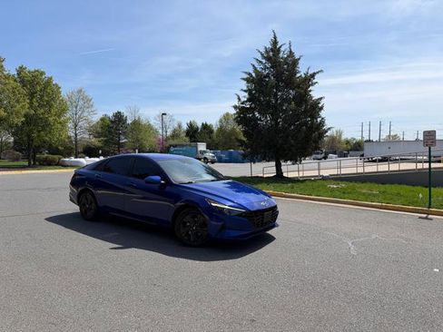 Used 2021 Hyundai Elantra SEL image 2