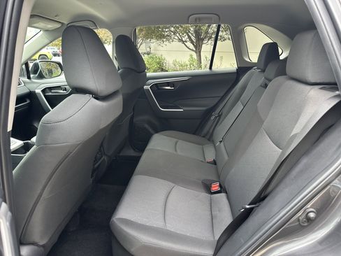 Used 2025 Toyota RAV4 XLE AWD/4WD image 29
