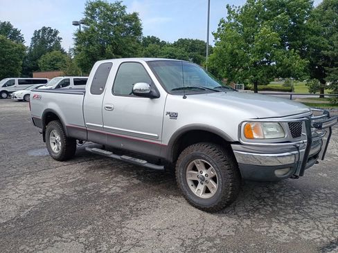 Used 2002 Ford F150 XLT AWD/4WD image 4