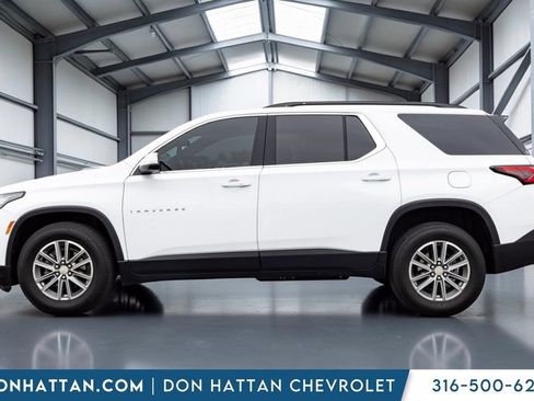 Used 2023 Chevrolet Traverse LT FWD image 2