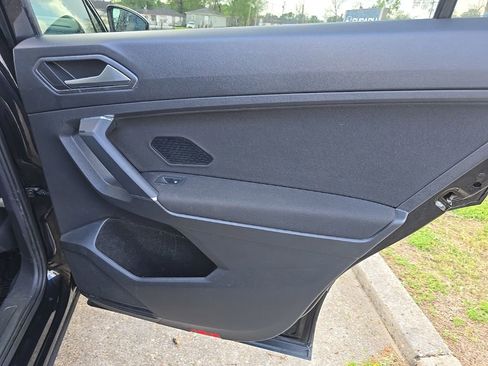 Used 2020 Volkswagen Tiguan S image 32