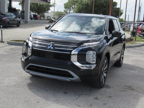 New 2025 Mitsubishi Outlander SE image 6