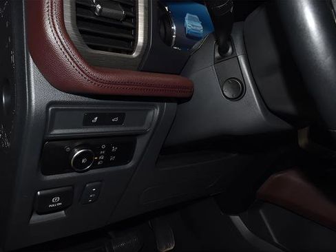 Used 2024 Ford Expedition Limited image 29