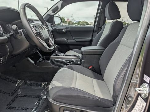 Used 2022 Toyota Tacoma TRD Sport w/ Technology Package AWD/4WD image 25