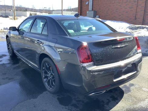 Used 2023 Chrysler 300 Touring L w/ Safetytec Plus Group image 3