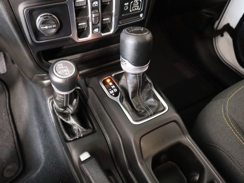 Used 2025 Jeep Gladiator Sport AWD/4WD image 7
