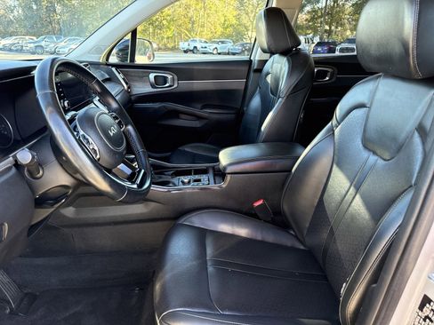 Used 2022 Kia Sorento EX w/ Panoramic Sunroof Package image 11