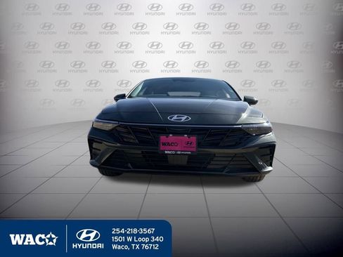 Used 2025 Hyundai Elantra SEL w/ Cargo Package image 2