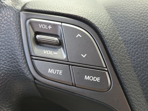 Used 2017 Hyundai Santa Fe Sport FWD image 31